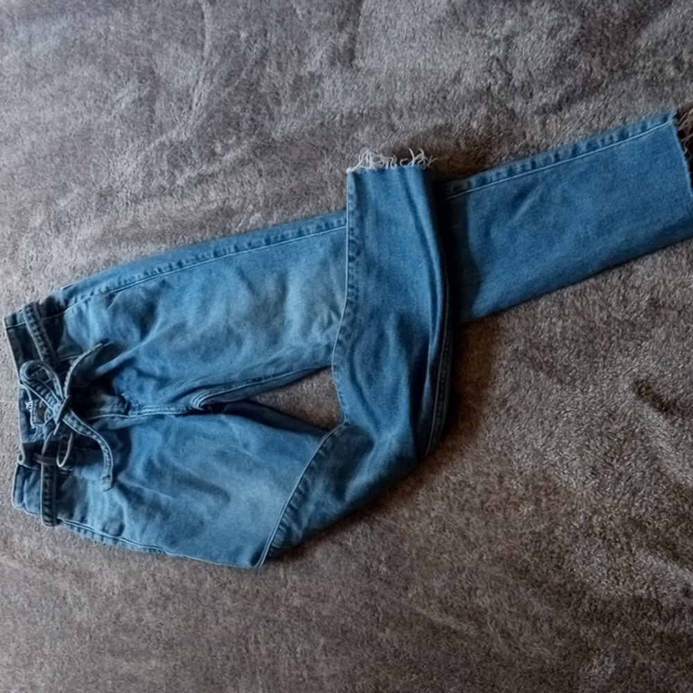 Hollister Curvy Ultra High Rise Mom Jeans